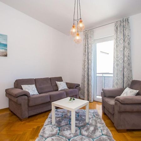 Apartment Dora Near Sea And Center With Private Garage Porec Exterior photo