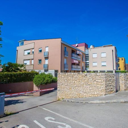 Apartment Dora Near Sea And Center With Private Garage Porec Exterior photo