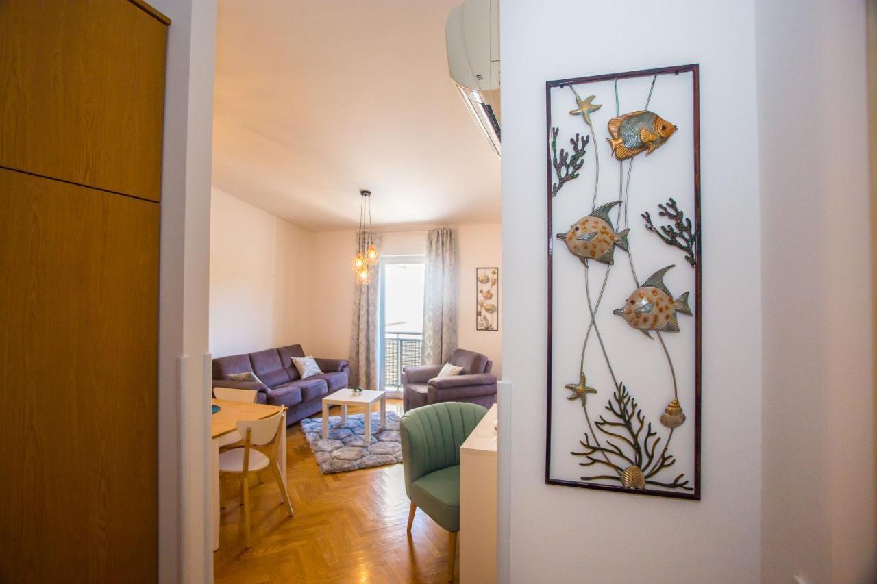 Apartment Dora Near Sea And Center With Private Garage Porec Exterior photo