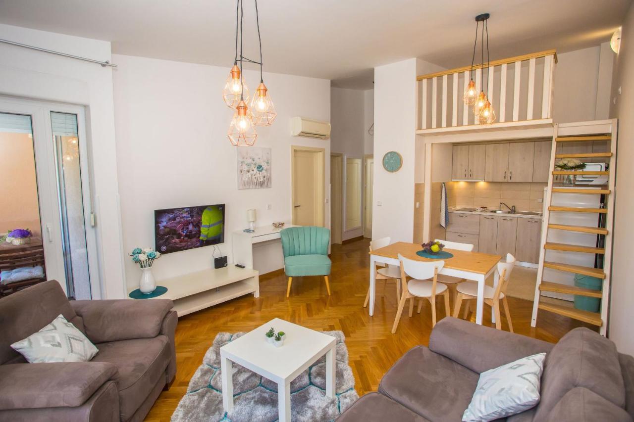 Apartment Dora Near Sea And Center With Private Garage Porec Exterior photo