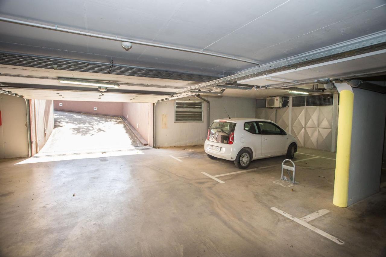 Apartment Dora Near Sea And Center With Private Garage Porec Exterior photo