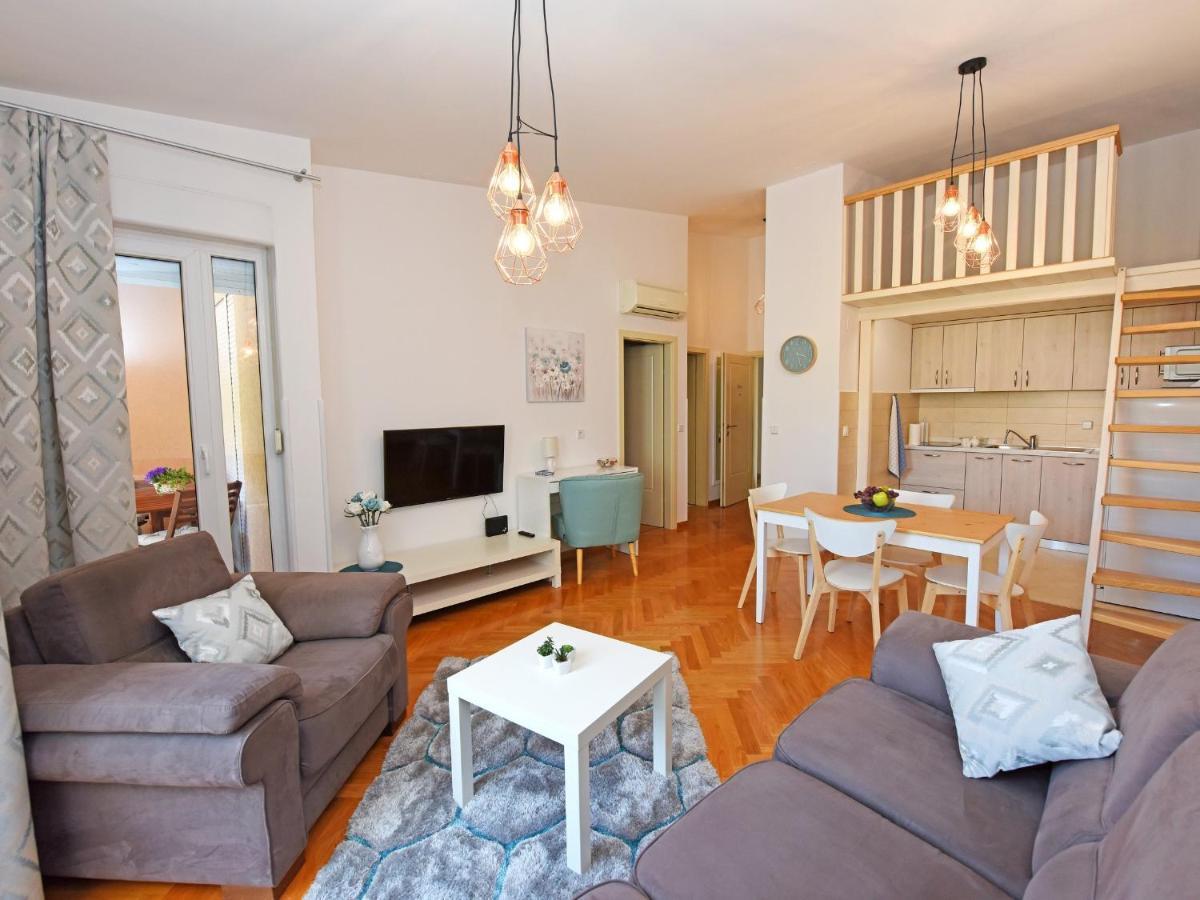 Apartment Dora Near Sea And Center With Private Garage Porec Exterior photo