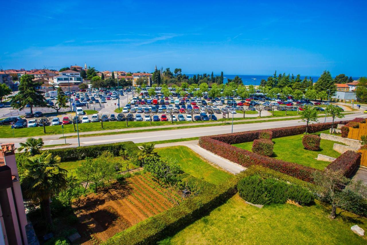 Apartment Dora Near Sea And Center With Private Garage Porec Exterior photo